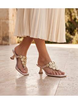 Pair ie Tales - Women Cream Heels