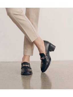 Pair ie Tales - Black Formal Loafers with Metallic Chain