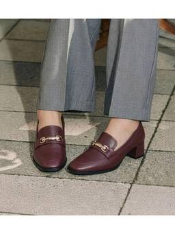 Pair ie Tales - Maroon Formal Loafers with Metallic Chain