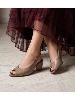 Pair ie Tales - Sculpted Slingback Heels - Beige