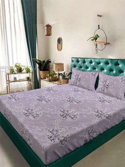 ARRABI - Purple Floral Tc Cotton Blend King Bedsheet With 2 Pillow Covers