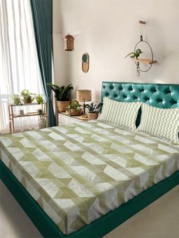 ARRABI - Olive Graphic Tc Cotton Blend King Bedsheet With 2 Pillow Covers