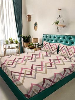 ARRABI - Peach Geometric Tc Cotton Blend Super King Bedsheet With 2 Pillow Covers