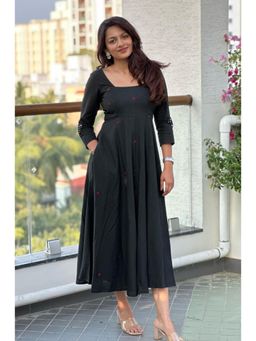 Gulaal - Nayeli Heart Embroidery Black Dress