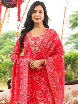 Vaamsi - Red Floral Embroidered Straight Kurta with Pant and Dupatta