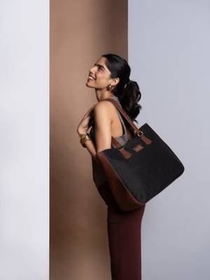 Buy Zouk Jet Black Getaway Shoulder Bag Online