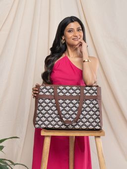 Zouk - Black and White Women Structured Shoulder Bag