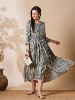 Globus - Women Grey Embroidered Neckline Tie-Dye Pattern Front Slit A-Line Fusion Midi Dress With Belt