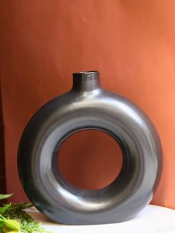 WEAVING HOMES - Donut Vase Black for Home Decor