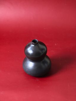 WEAVING HOMES - Black Moulded Vase for Home Decor