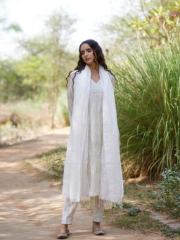 Apeksha Jain Label - Ivory Kurta with Pant and Dupatta (Set of 3)