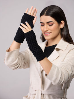 Twenty Dresses by Nykaa Fashion - Black Knitted Textured Thumb Cut Out Winter Gloves