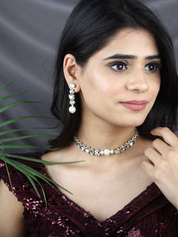 BeAbhika - Triangle Mangle Kundan Pearl Jewellery Set