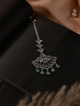 VENI - Silver-Plated Green Stone Maang Tikka