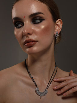 VENI - Silver-Plated Artificial Stones Studded and Beaded Mangalsutra Set