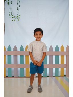 ZACH & KIKI - Backyard Beach Shirt