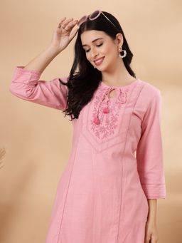 Nayam by lakshita - Floral Embroidered Regular Sequined Linen Kurta With Pants (Set of 2)