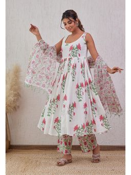 GANGA GRACE - White Floral Printed Kurta Set with Dupatta