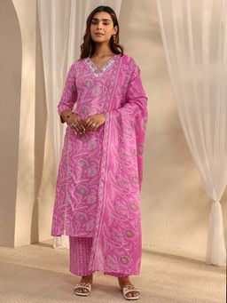 Gerua By Libas - Pink Printed V-Neck Kurta Pant With Dupatta