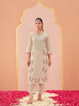 Tikhi Imli - Off White Embroidered V-Neck Kurta And Pant