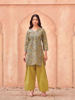 Tikhi Imli - Grey Floral V-Neck Kurti And Pant