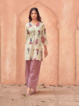 Tikhi Imli - Off White Floral V-Neck Kurti And Pant