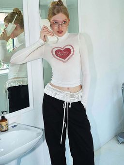 Outzidr - White Heart Graphic Print Fitted Street Style Top