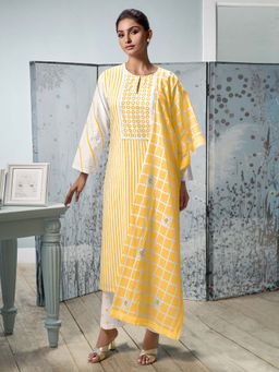 SPRAHA - Chevron Yellow Printed Kurta with Pant and Dupatta (Set of 3)