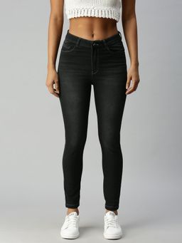 SHOWOFF - Womens Relaxed Fit Mildly Distressed Blue Jeans