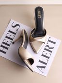 Gold color option, Currently selected