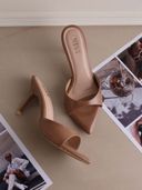 Tan color option, Currently selected