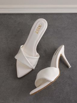 GNIST - Pointed Toe Twisted Strap White Stilettos