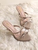 Beige color option, Currently selected
