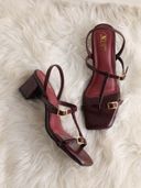 Maroon color option, Currently selected