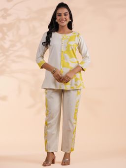Vbuyz - Yellow Printed Top and Pant Co-Ord (Set of 2)