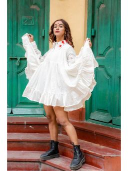 PRATHAA - Tiered White Dress Shvet