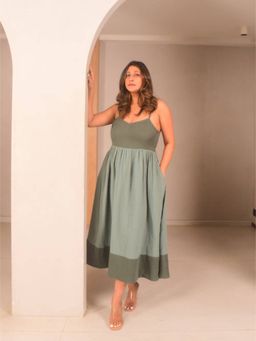 WHY SO BLUE - Noa Strappy Midi Solid Dress