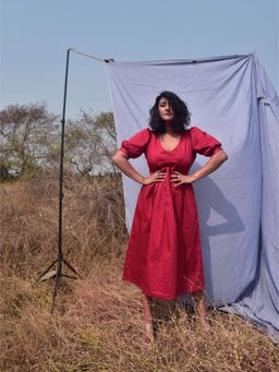 WHY SO BLUE - Jude Midi Solid Dress