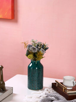 Tayhaa - Green Textured Ceramic Flower Vase