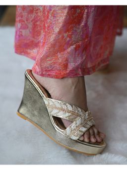 MIRAKI - Gold Leaf Motif Handwork Wedges