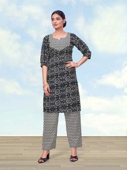 Monjolika Fashion - Women Cotton Blend Floral Print Black Color Kurta With Pant