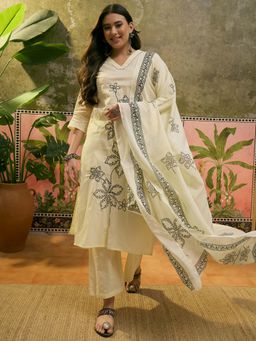 Vastramyaa - Women Cream Cotton Floral Print Kurta With Pant & Dupatta