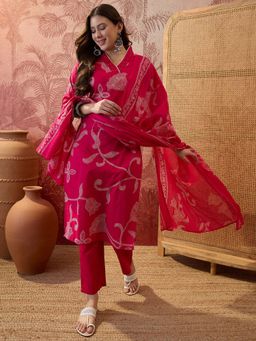 Vastramyaa - Women Magenta Cotton Printed Kurta With Pant & Dupatta