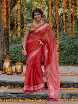 Suta - Women's Red Woven Saree