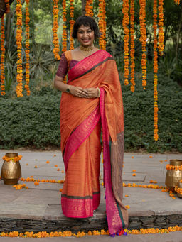 Suta - Women's Red Woven Saree