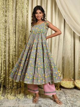 Mulmul - Gul-Gulzar Tiered Sleeveless Kurta & Pant (Set of 2)