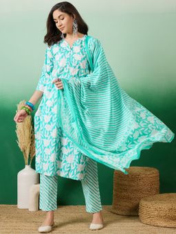 Vastramyaa - Women Green Floral Printed Kurta with Pant and Dupatta (Set of 3)