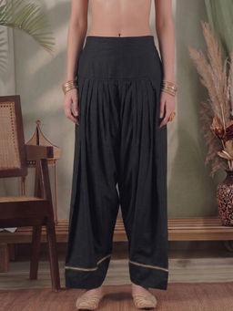 Ahalyaa - Women Black Farshi Salwar
