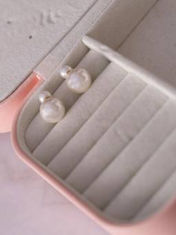 ANUSHKA JAIN JEWELLERY - Double Pearl Studs