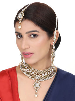 Anika's Creations - Brass off-White Jewellery Set - Elegance In Subtle Hues